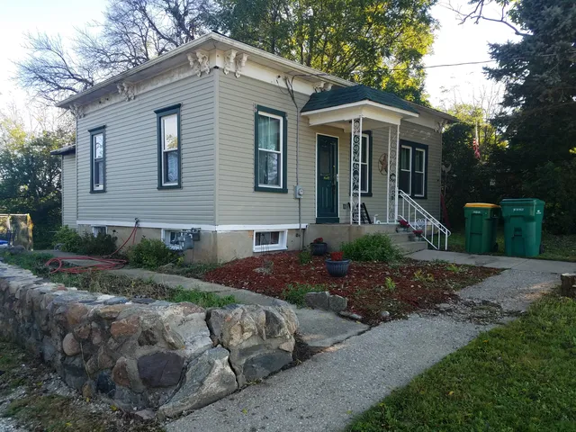 17930 Old Yorkville Rd, Union Grove, WI 53182