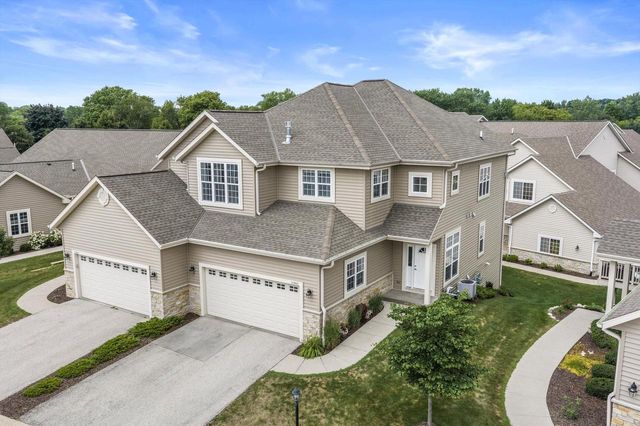 21842 S Weather Edge CIRCLE #232, Lannon, WI 53046