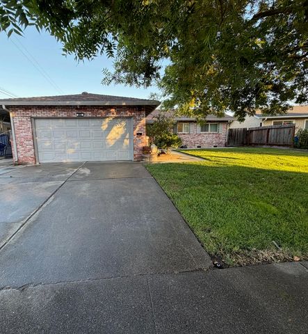 720 Merrywood Ln, Stockton, CA 95207