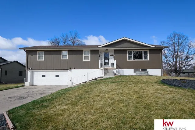 1029 Highland Dr, Superior, NE 68978