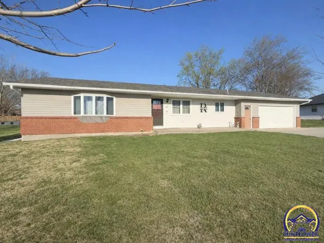 1004 N  4th St, Hiawatha, KS 66434