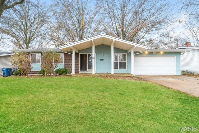 1398 Brenthaven Ln, Florissant, MO 63031