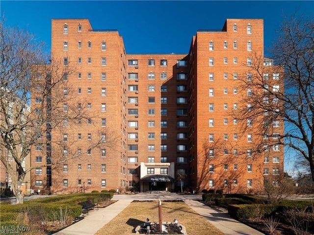 11720 Edgewater Dr #215, Lakewood, OH 44107