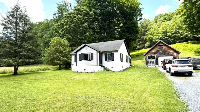 127 Smith Ln, Rainelle, WV 25962