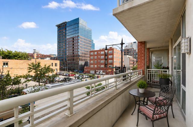 1001 W  Madison St #208, Chicago, IL 60607
