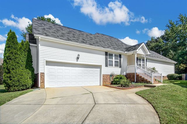 304 Occidental Dr, Holly Springs, NC 27540