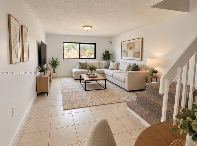 180 Royal Palm Rd #218, Hialeah Gardens, FL 33016