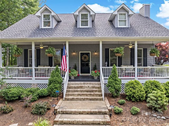 135 Red Fox Dr, Pisgah Forest, NC 28768