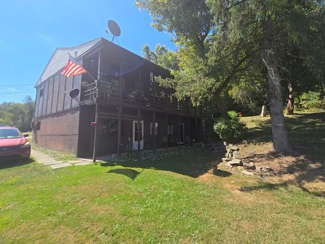 105 Hilltop Dr #E, Apollo, PA 15613