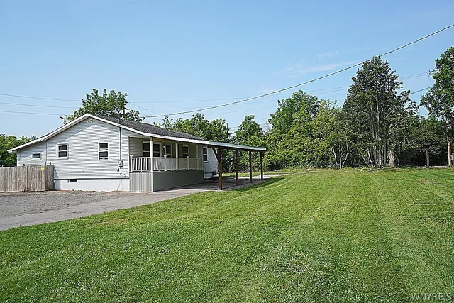 81 Crosby Ave, Lockport, NY 14094