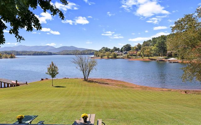 207 Pitts Rd, Hayesville, NC 28904