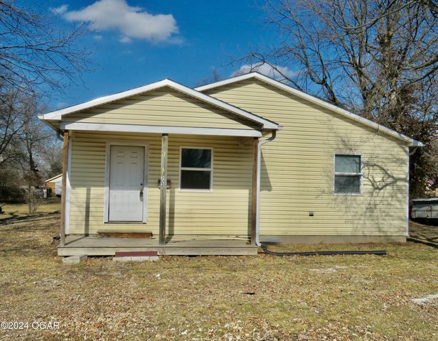 502 Maple St, Greenfield, MO 65661
