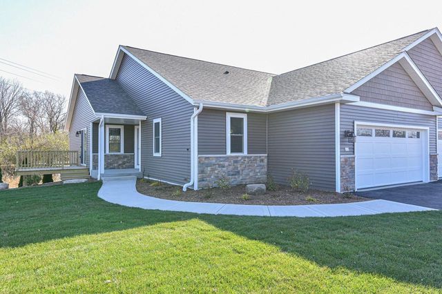 420 Trailview CROSSING, Waterford, WI 53185