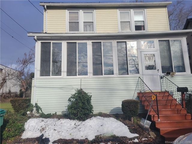 8 Harding Ave, Bloomfield, CT 06002