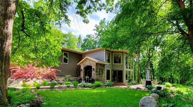 72203 Wineglass Rd, Albert Lea, MN 56007