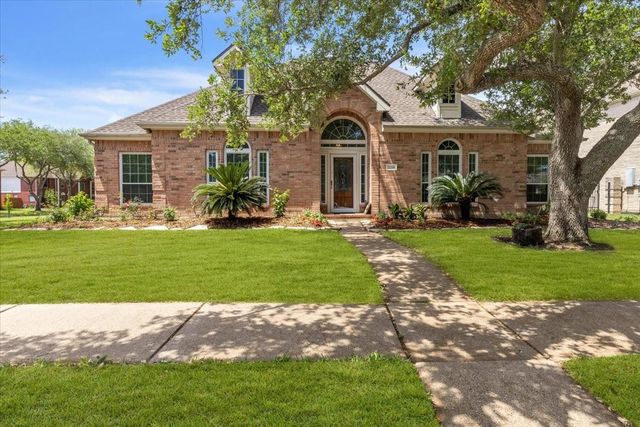1218 Eagle Lakes Dr, Friendswood, TX 77546