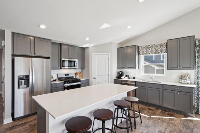 1650 Denali Dr, Shakopee, MN 55379