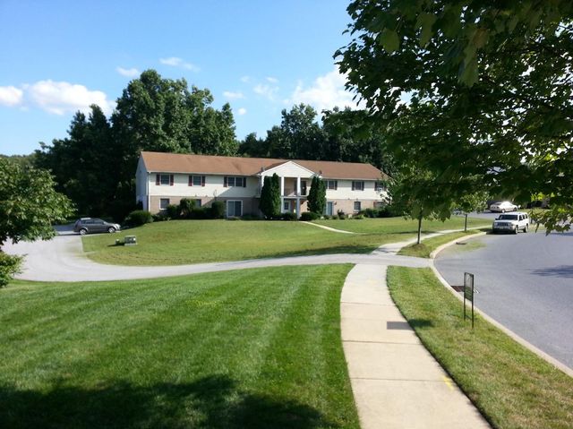 1050 Peggy Dr, Hummelstown, PA 17036