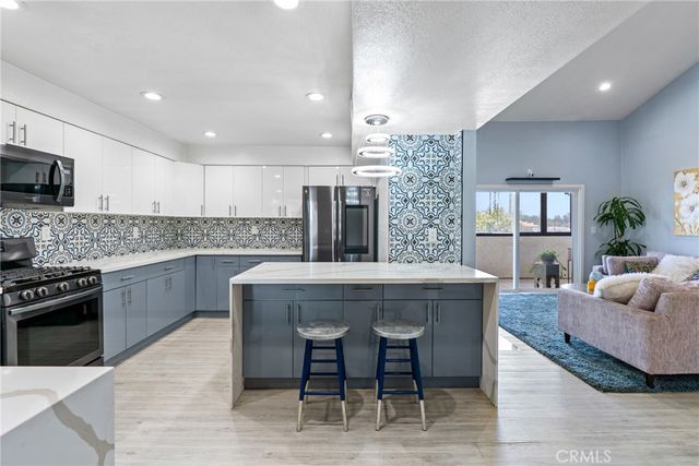 7625 Reseda Blvd #302, Reseda, CA 91335