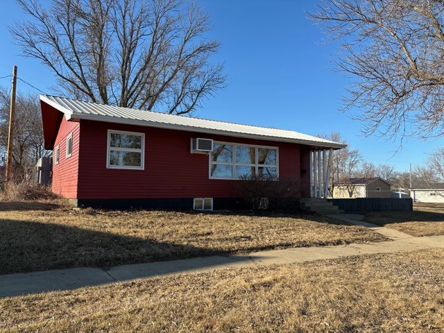 301 W  10th Ave, Webster, SD 57274