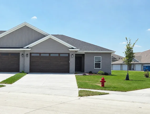 301 E  Donahue St, Eldridge, IA 52748