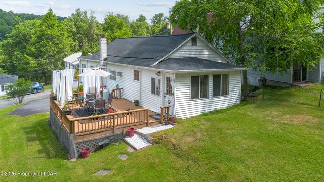 79 1st St, Harveys Lake, PA 18618