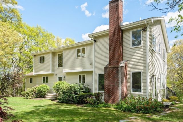 9 Arrowhead Ln, Franklin, MA 02038