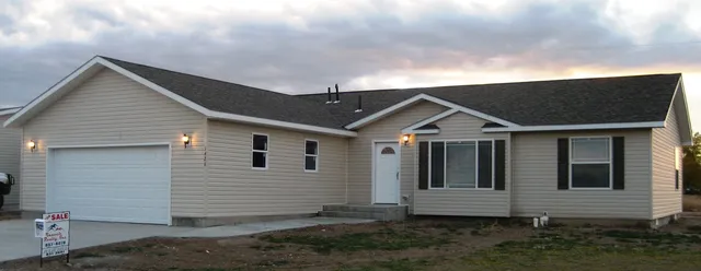 1426 Pinecrest St, Riverton, WY 82501
