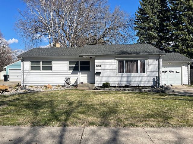 1615 S  16th St, Grand Forks, ND 58201