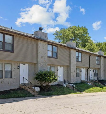 218 Northport Hills Dr #218, Florissant, MO 63033