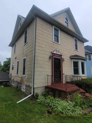 324 North Pine Street, Reedsburg, WI 53959