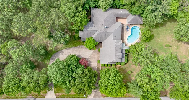 11974 Oak Hills Dr, Bentonville, AR 72712