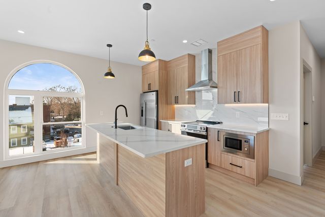 463 Franklin St #306, Melrose, MA 02176