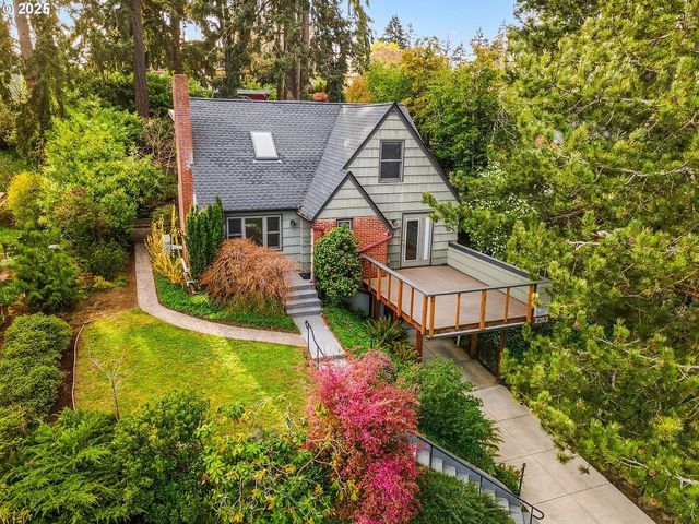 2362 Charnelton St, Eugene, OR 97405