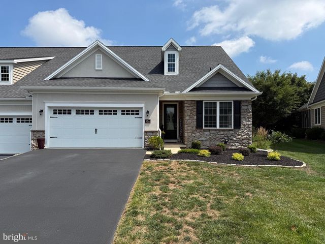 136 Sawgrass Dr, Millersville, PA 17551