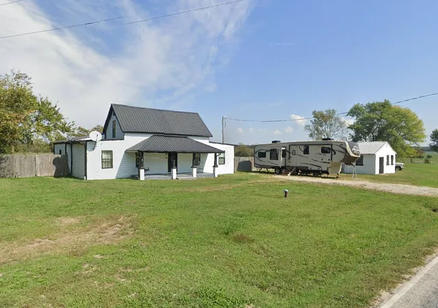 103 State Hwy W, Elkland, MO 65644