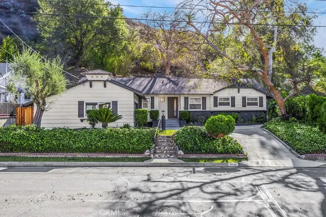 2020 Oak Valley Rd, Glendale, CA 91208