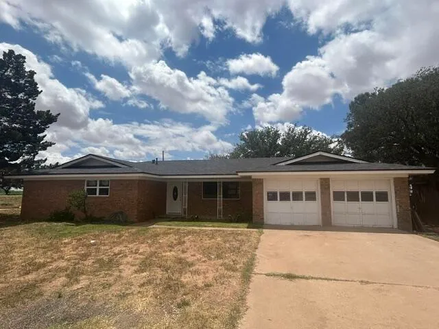 1926 Avenue H, Levelland, TX 79336