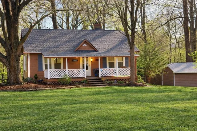 5401 NE Russell Rd, Kansas City, MO 64117