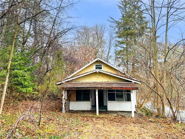 1033 County Route 8, Germantown, NY 12526
