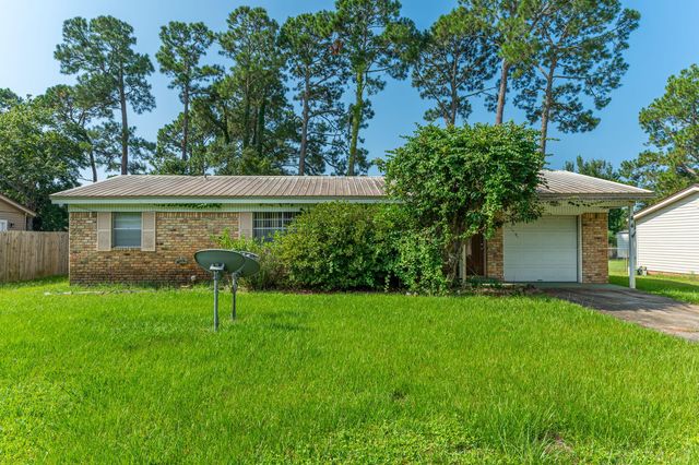 44 Mary Esther Dr, Mary Esther, FL 32569