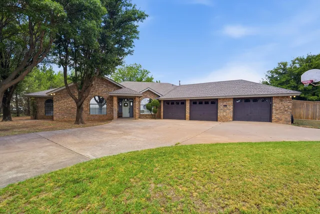 1849 Cotton Ave, Levelland, TX 79336