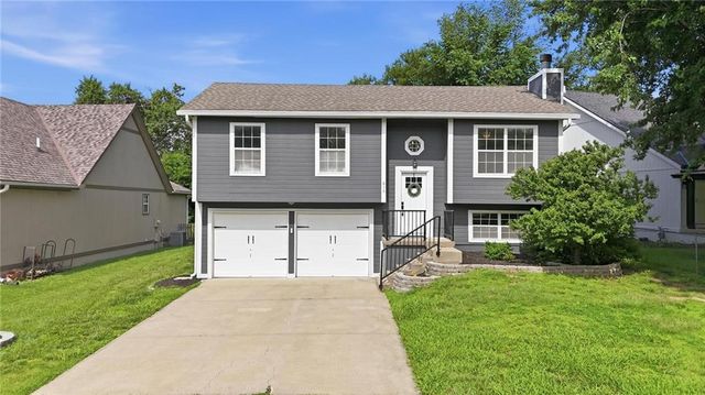 814 S  132nd St, Bonner Springs, KS 66012