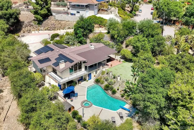 338 Merrywood Ln, Escondido, CA 92025