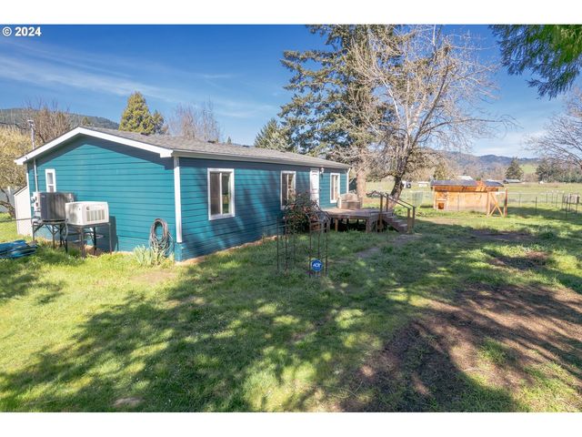 238 Ball Ln, Riddle, OR 97469
