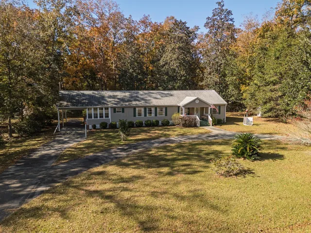 875 Crawford Dr, Edisto Island, SC 29438