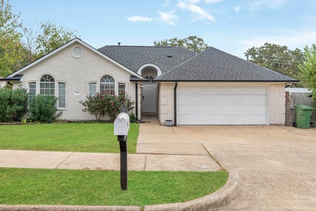 2511 Westwood Main Dr, Bryan, TX 77807