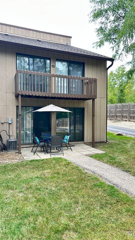 12 Saint Thomas Colony #1, Fox Lake, IL 60020