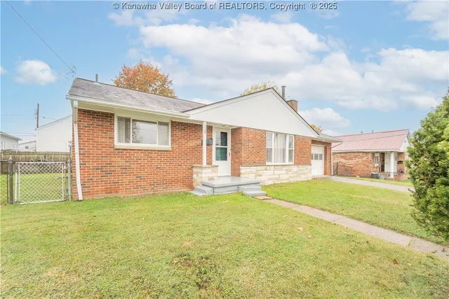 1220 12th St, Nitro, WV 25143