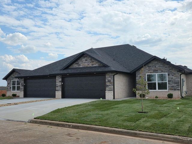 838 E  Crystal Ave, Nixa, MO 65714